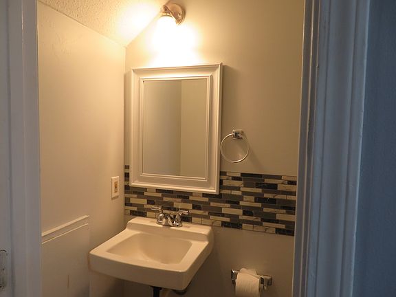 4th image of 420 Simpson Rd #11