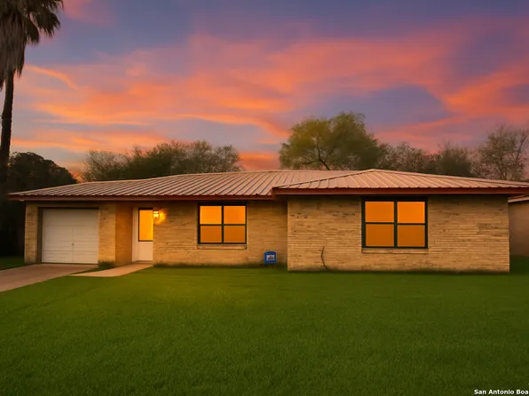 902 W Flournoy, Beeville, TX 78102