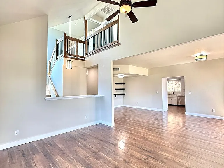 901 Manzanita Dr — Photo 5