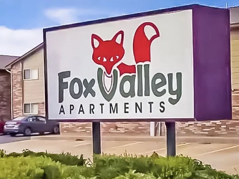 Fox Valley Apartments — Photo 11