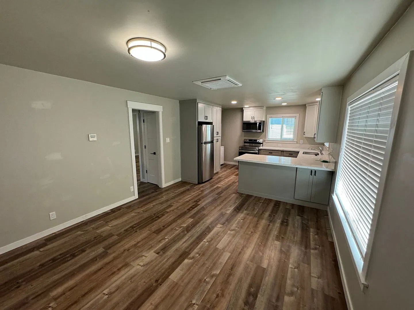 Nice 2 Bed 1 Bath In Great Location In Aubun! — Photo 3