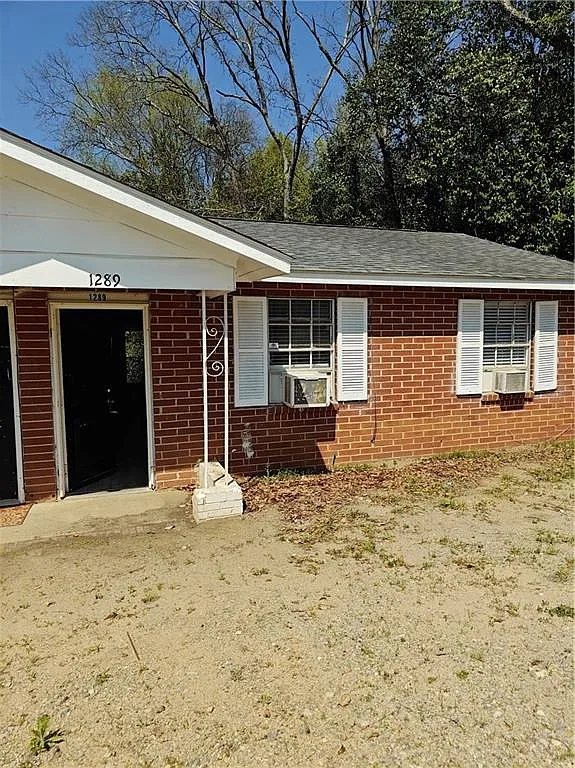2 bed, 1.0 bath, 1404 sqft, $750 — Photo 1