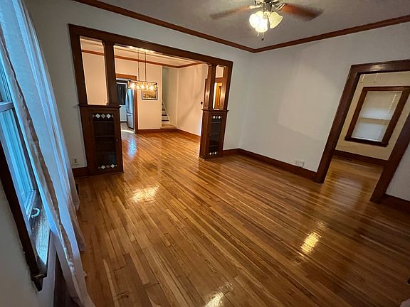 Living room (unfurnished)