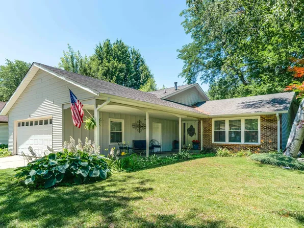 6 S Deerpath Dr, Vernon Hills, IL 60061