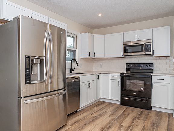 3rd image of 105 Lynwood Dr