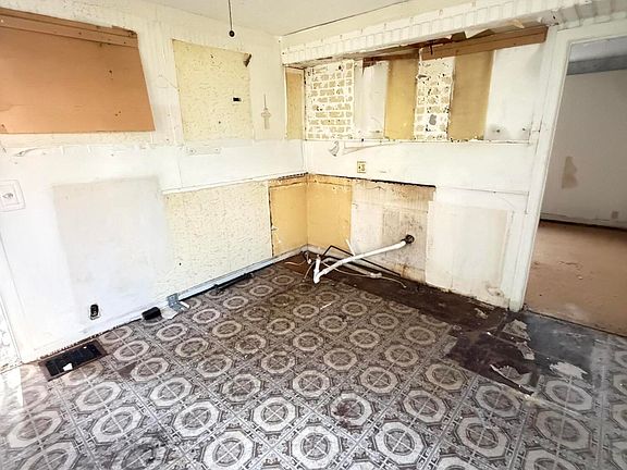 4th image of 23 Laycock Ln