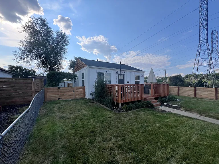 1095 Irving St — Photo 3