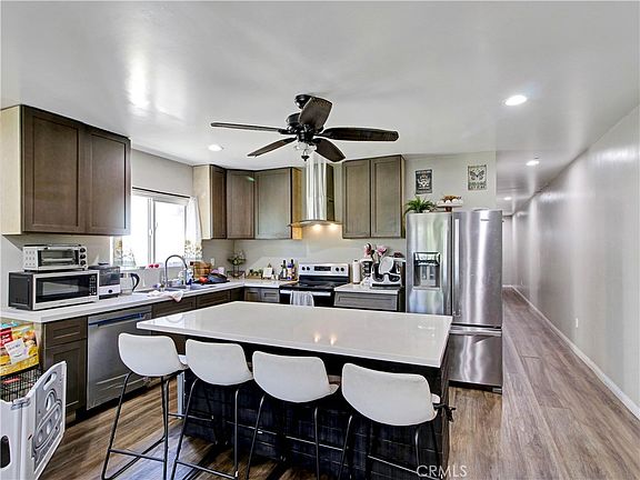 3rd image of 5420 S Manhattan Pl