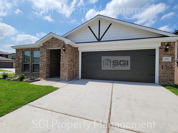 3rd image of 725 Keeneland Dr
