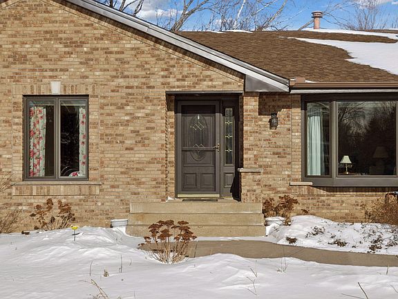 3rd image of 6233 Kelvin Ave N