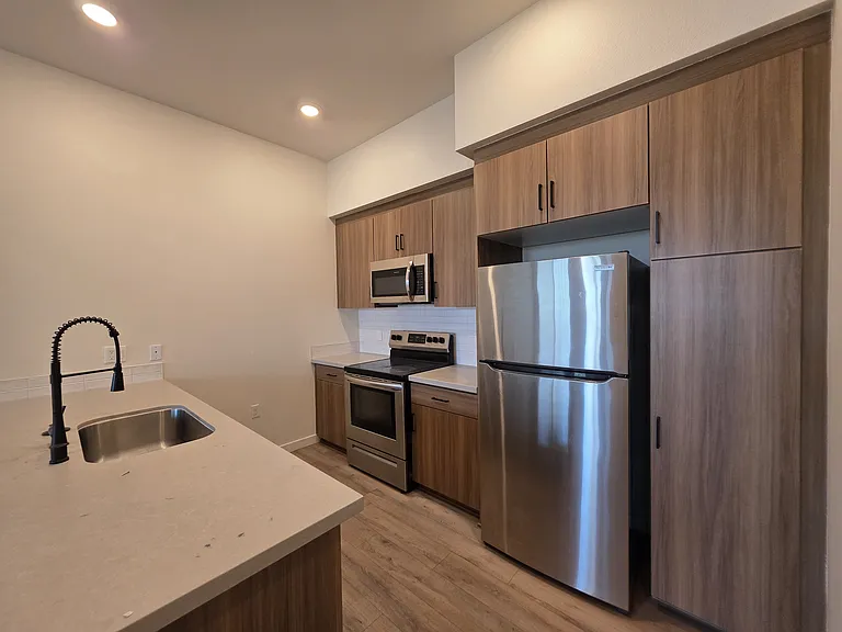 615 Highland Ave #105 — Photo 2