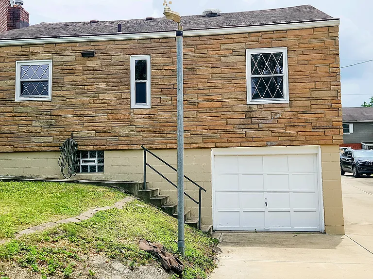 517 Clyde St — Photo 16