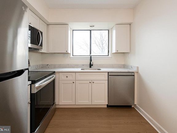 3rd image of 5200 Hilltop Dr APT A13