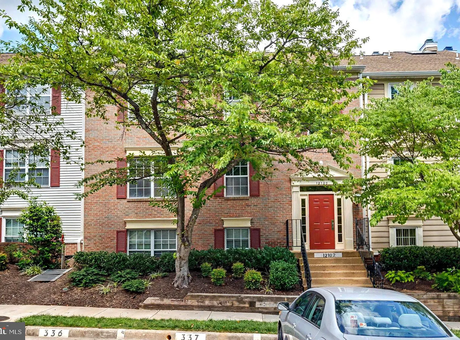 2 bed, 2.0 bath, 940 sqft, $2,500 — Photo 1