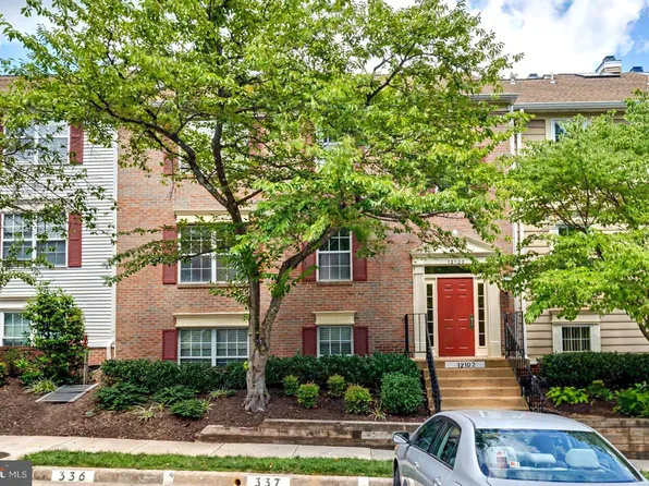12102 Green Leaf Ct APT 201, Fairfax, VA 22033