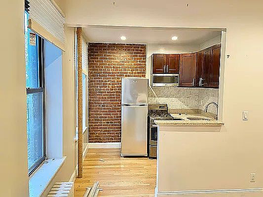 3rd image of 354 E 89th St APT 3R