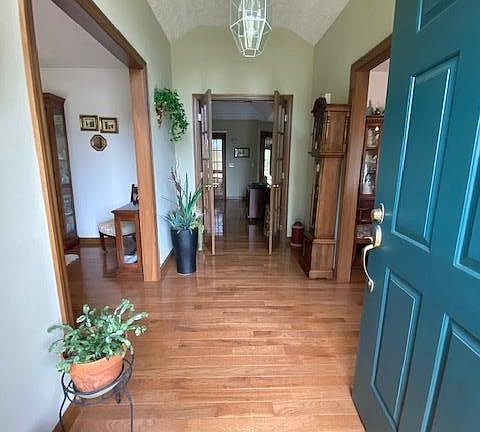 3rd image of 309 Meadowlark Dr