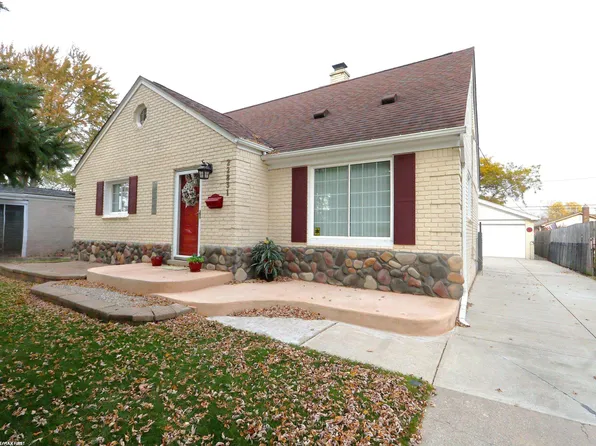 22831 Detour St, Saint Clair Shores, MI 48082