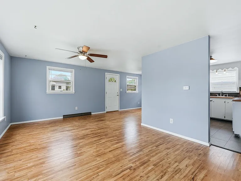 4828 Webster St — Photo 10