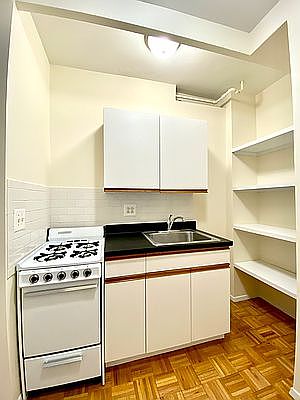 4th image of 542 E 79th St APT 5H