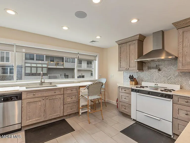 31 Village Rd — Photo 10