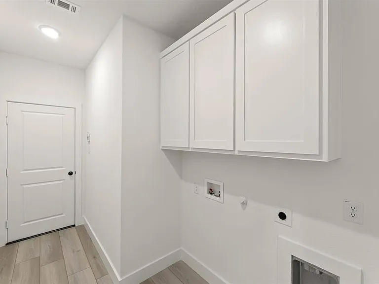 1818 Whisperwood Way — Photo 11