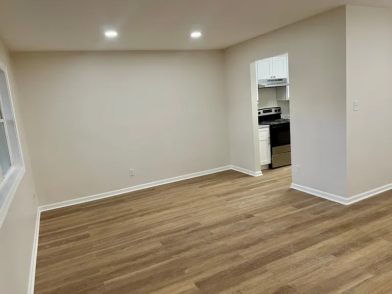 Sherwood Forest Apartments — Photo 15