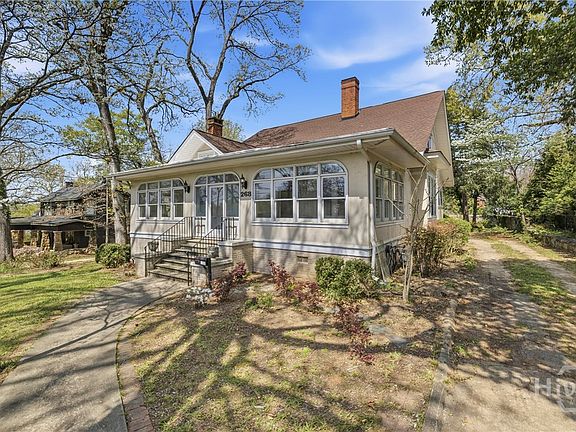 4th image of 268 Woodlawn Avenue
