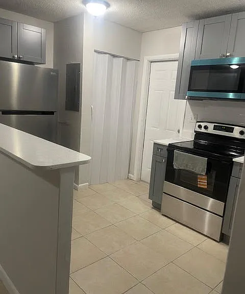 322 SW 2nd St #3 — Photo 4