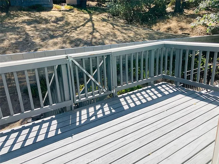 1050 Carousel Rd — Photo 26