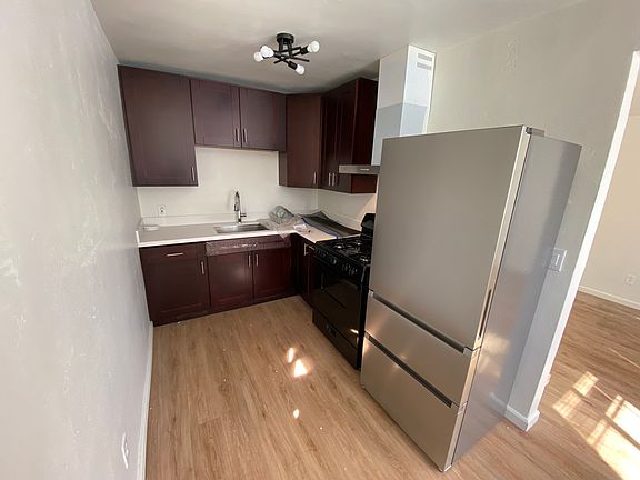 3rd image of 2319 Grand Ave #1