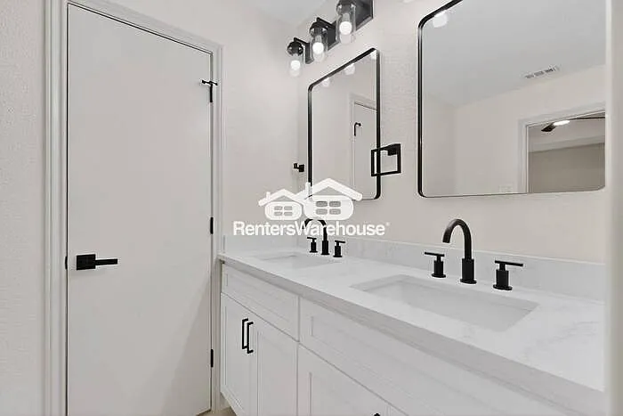 710 Worcester Ln — Photo 29