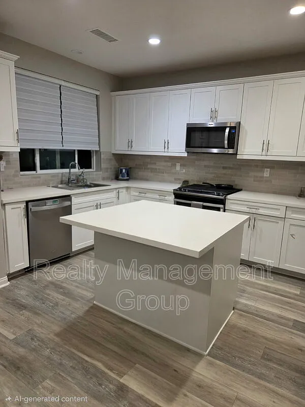 4 bed, 3.5 bath, 2014 sqft, $5,100 — Photo 2