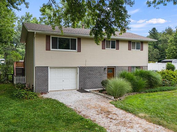 3rd image of 60 S Riverview Dr