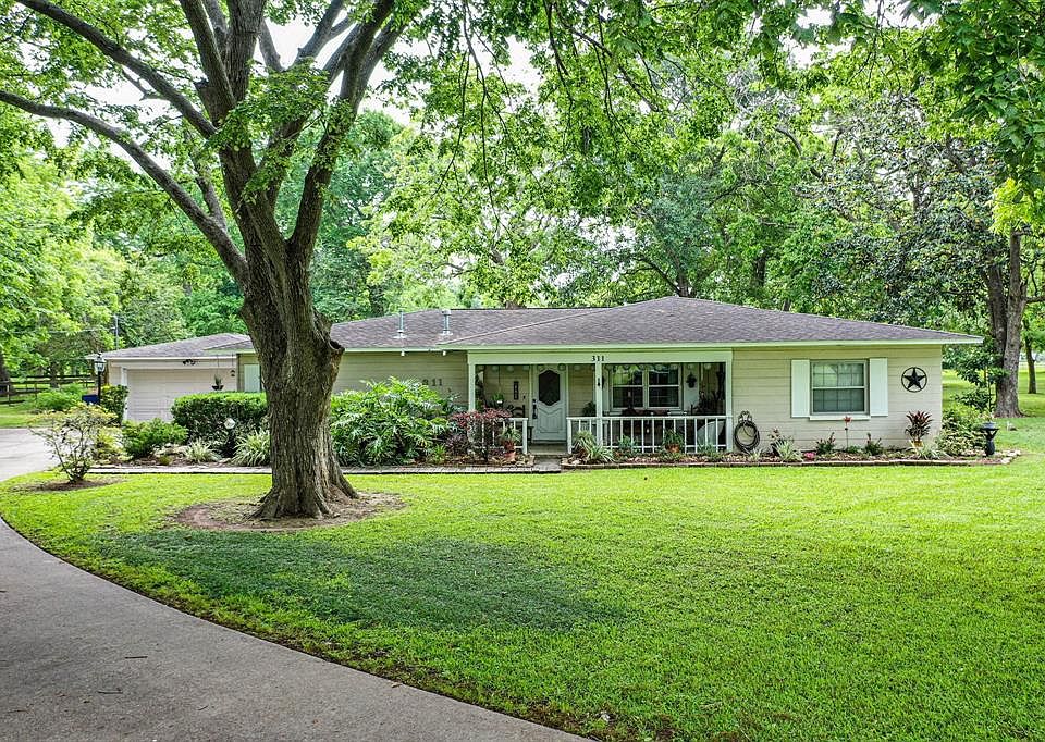 1st image of 311 Bluebonnet Dr