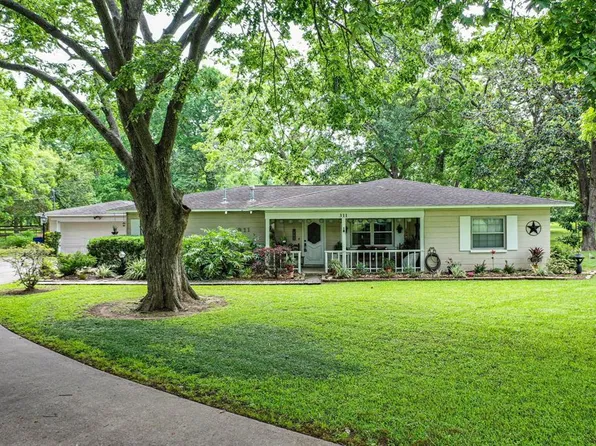 311 Bluebonnet Dr, Jones Creek, TX 77541