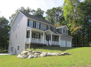 28 Ardmore St, New Windsor, NY 12553