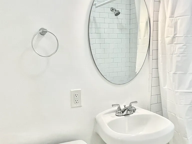 1154 N Formosa Ave — Photo 10