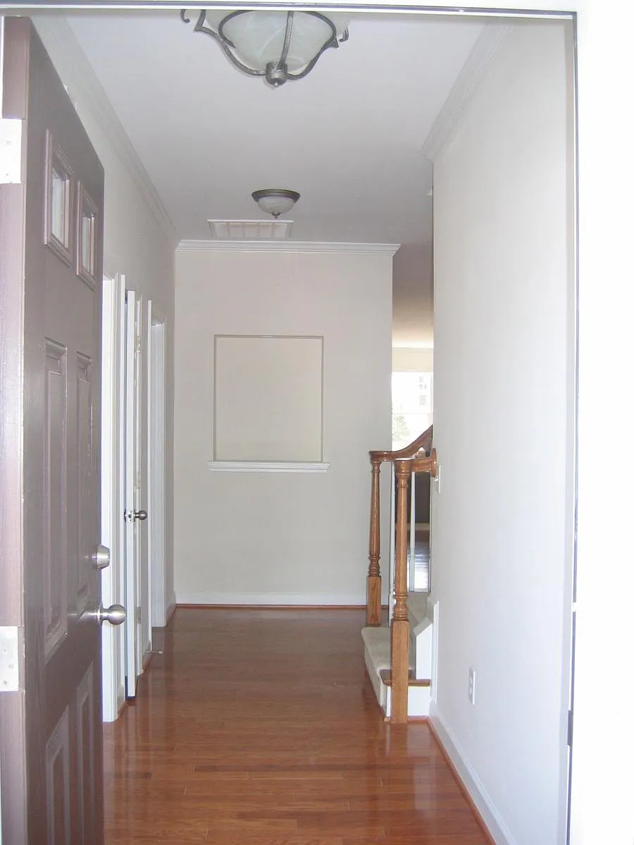 Foyer - 207 Plank Bridge Way