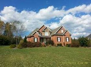 862 Meadowlands Dr, Winston Salem, NC 27107