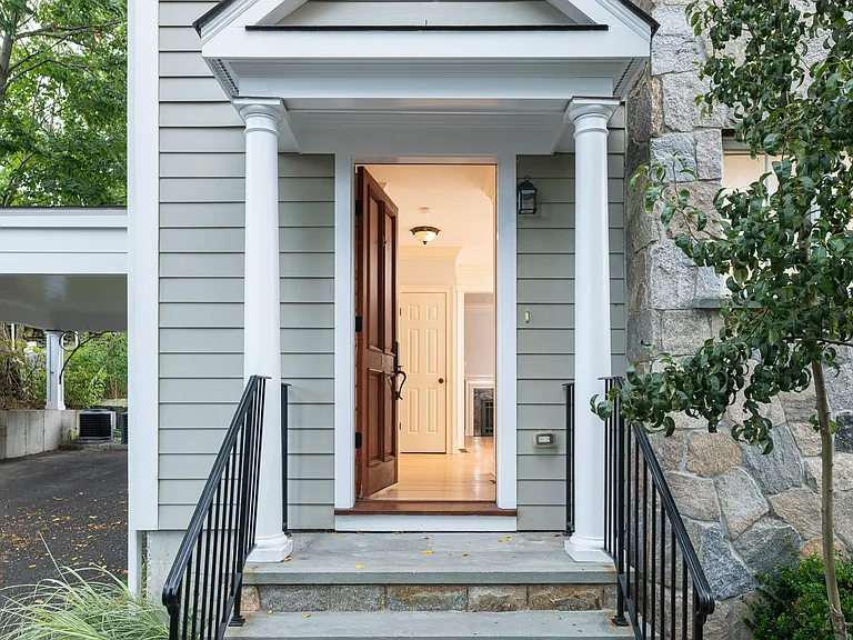 41 Harold St #B — Photo 3