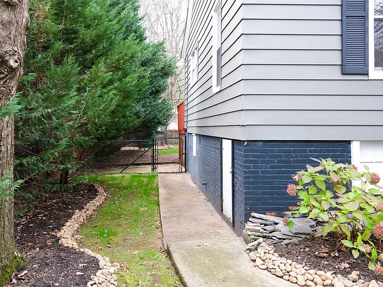 30 Wilshire Dr — Photo 32