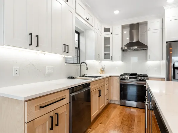 230 Griffith Street image 10 of 23