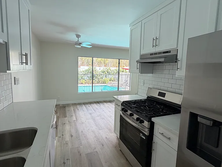 1331 Havenhurst Dr #207 — Photo 3