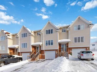 92 Russell Lake Dr, Dartmouth, NS B2W 6J5