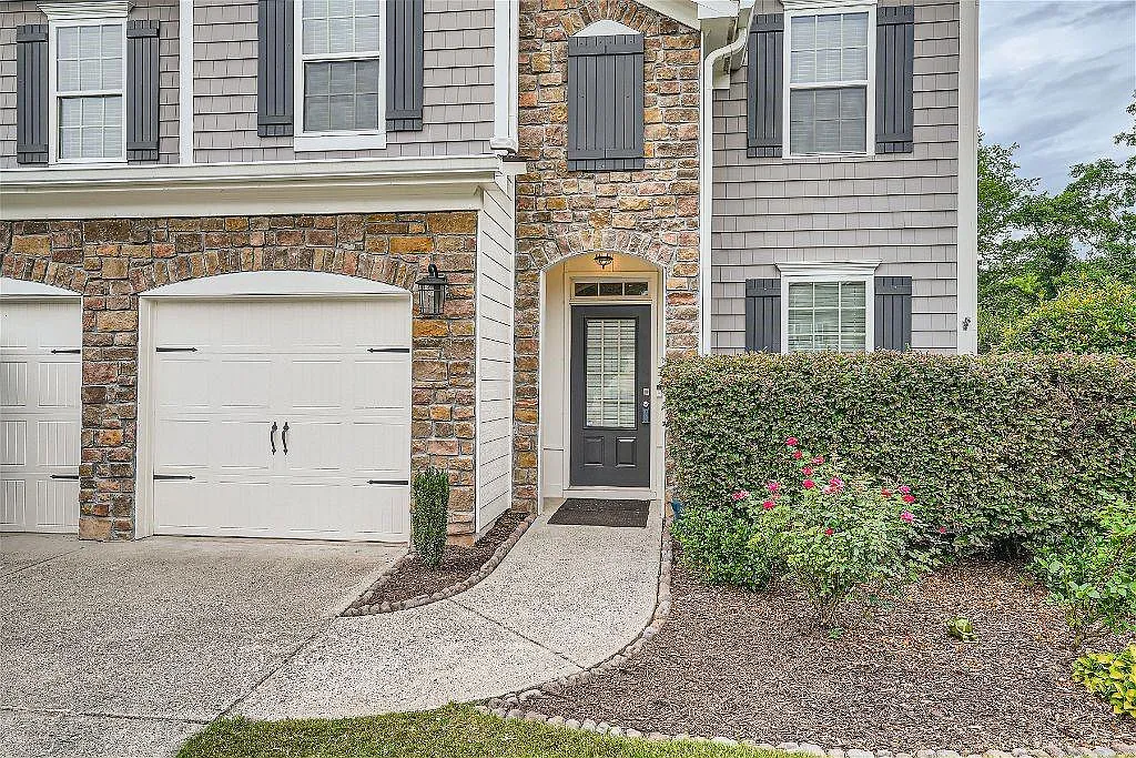 4 bed, 3.5 bath, 3155 sqft, $2,700 — Photo 3