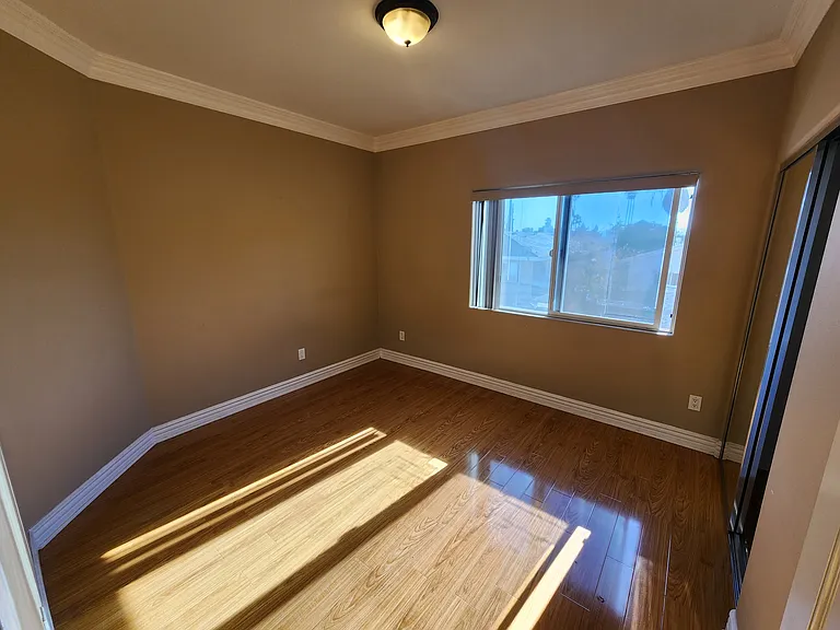 13620 Valerio St #10 — Photo 29