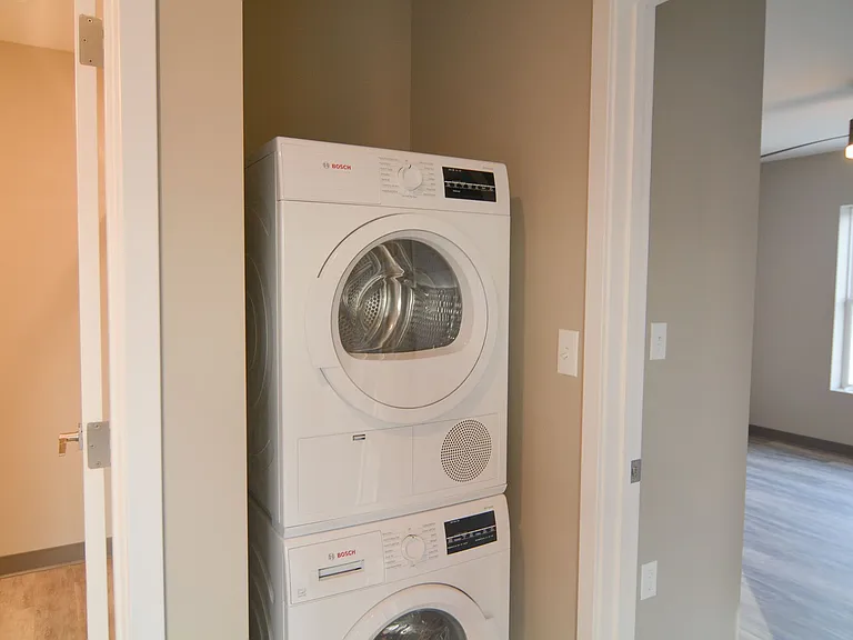 Hamilton Village Senior Suites — Photo 7