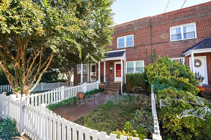 2 bed, 1.0 bath, 1050 sqft, $2,850 — Photo 3