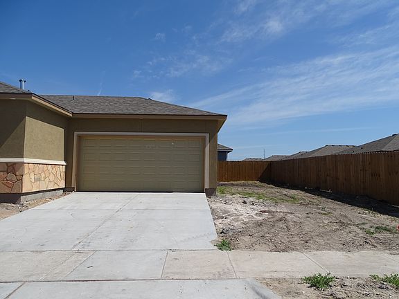 5th image of 109 Foxtail Palm Dr